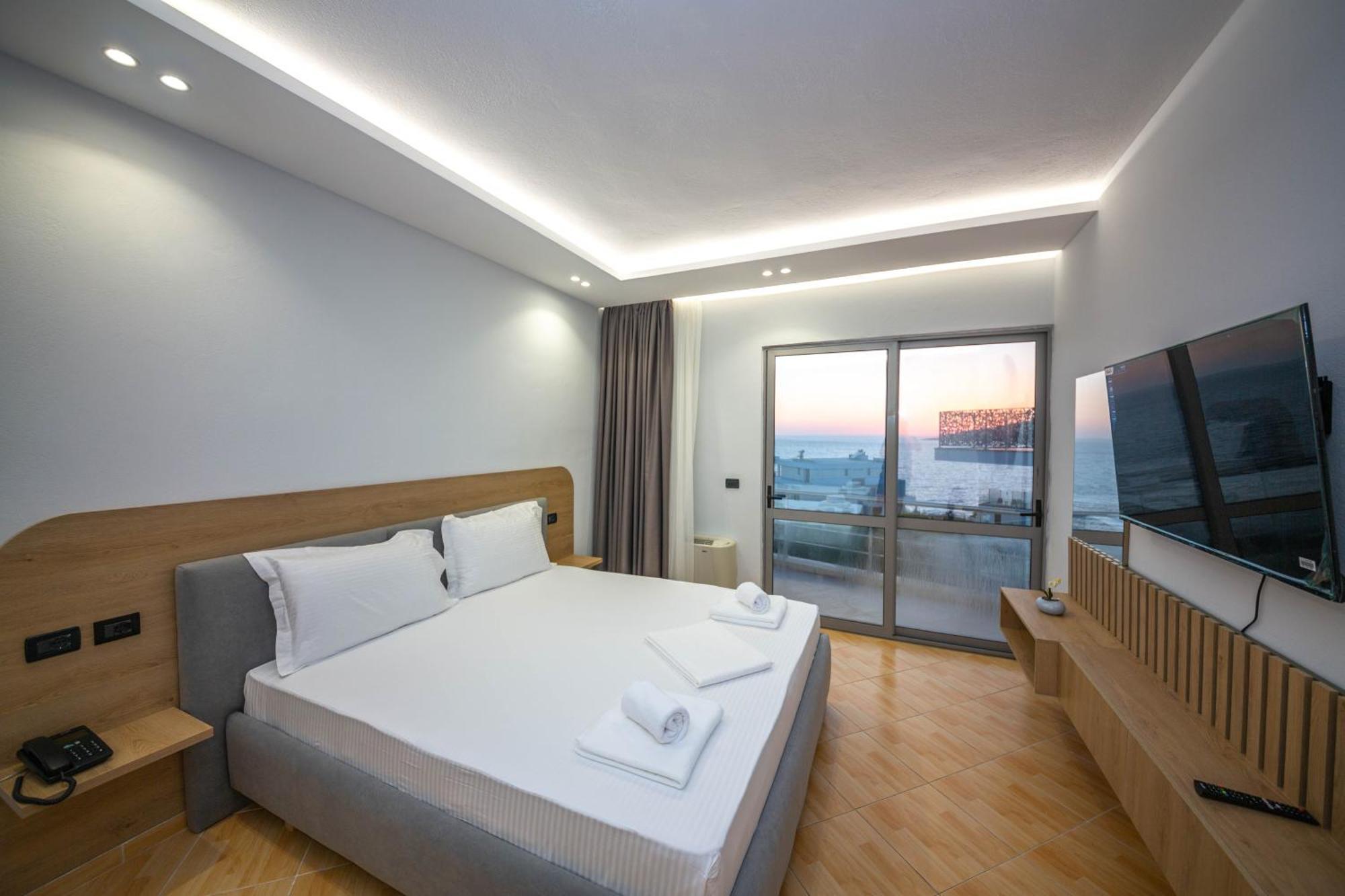 Sea Breeze Hotel 4*