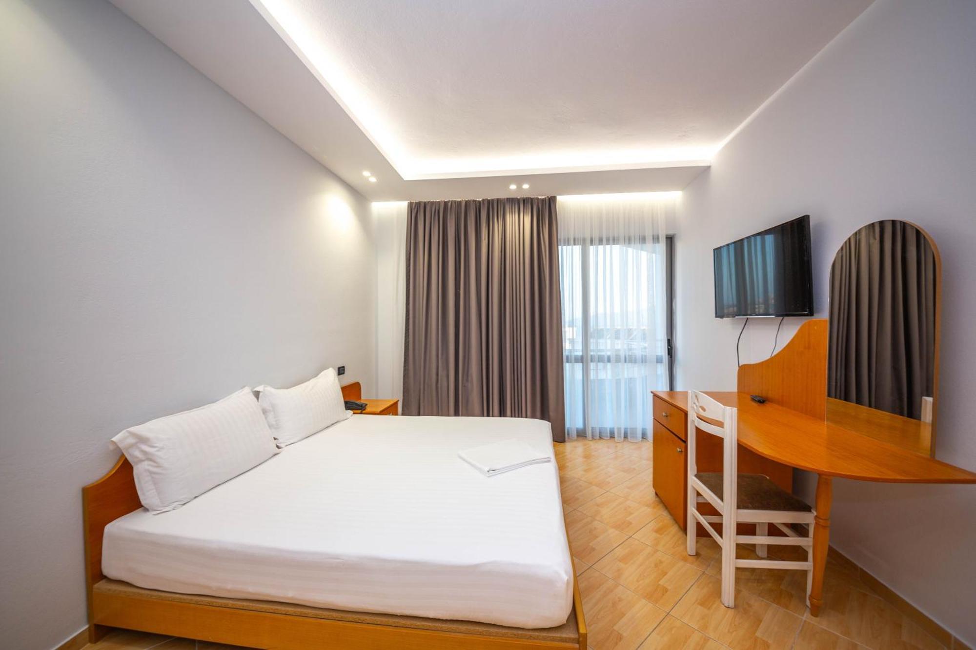 Hotel Sea Breeze 4*
