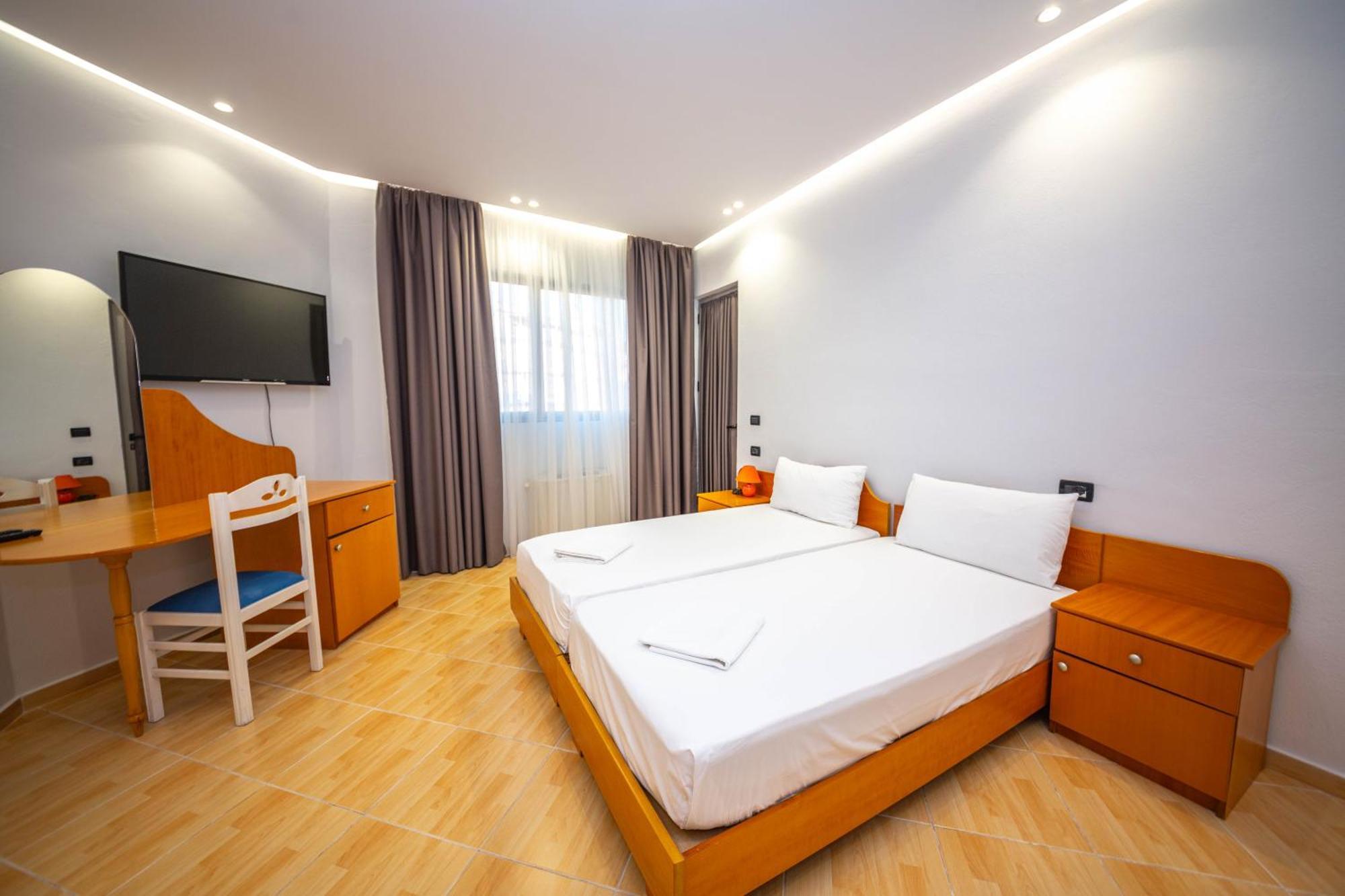 Sea Breeze 4* Saranda